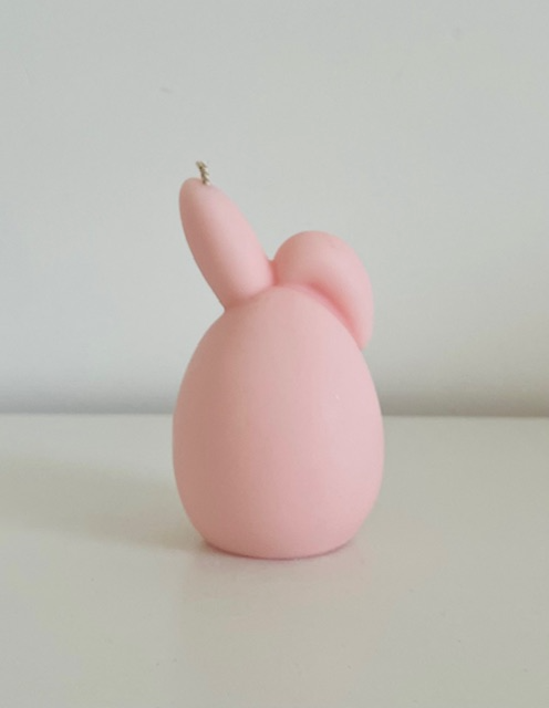Handgegossene Osterkerze in Ei-Form mit Ohren