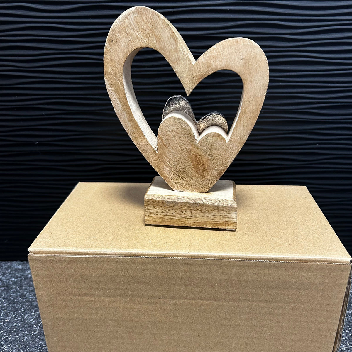 Aufsteller Herz aus Mangoholz/Metall, Silber/Natur (B/H/T) 13x17x5cm