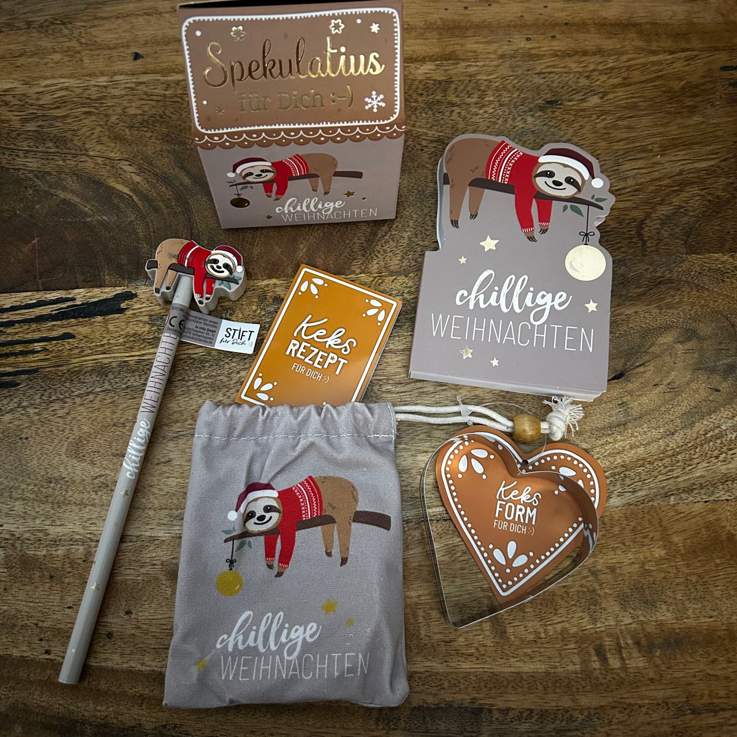 Chillige Weihnachten Faultier Set3 mit Notizblock, Bleistift, Keksform und Spekulatius