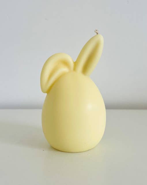 Handgegossene Osterkerze in Ei-Form mit Ohren